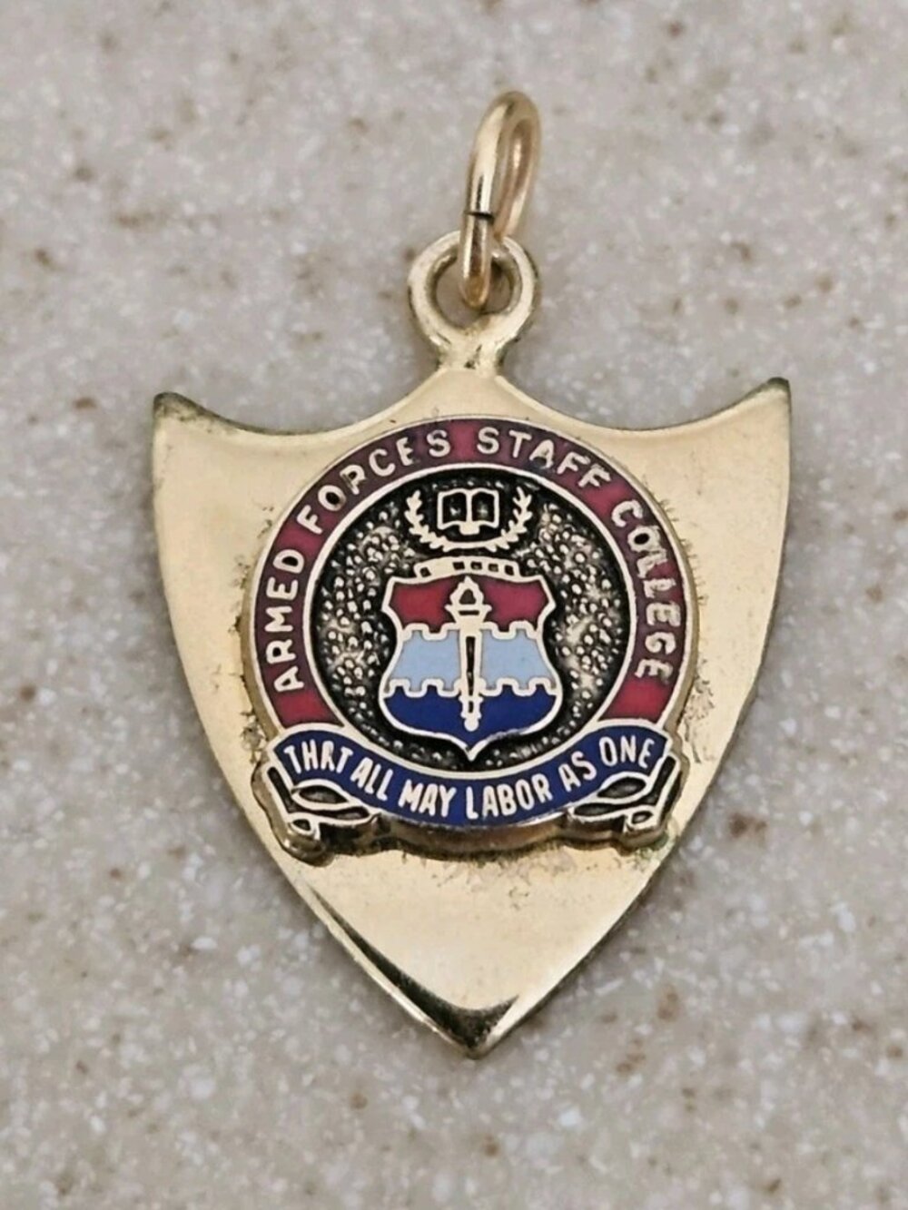 VINTAGE ARMED FORCES STAFF COLLEGE SHIELD 10k GOLD FILL KINNEY LAPEL PIN BROOCH